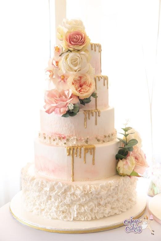 Pink and gold weddingcake