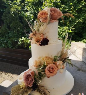 Bruidstaart met echte bloemen