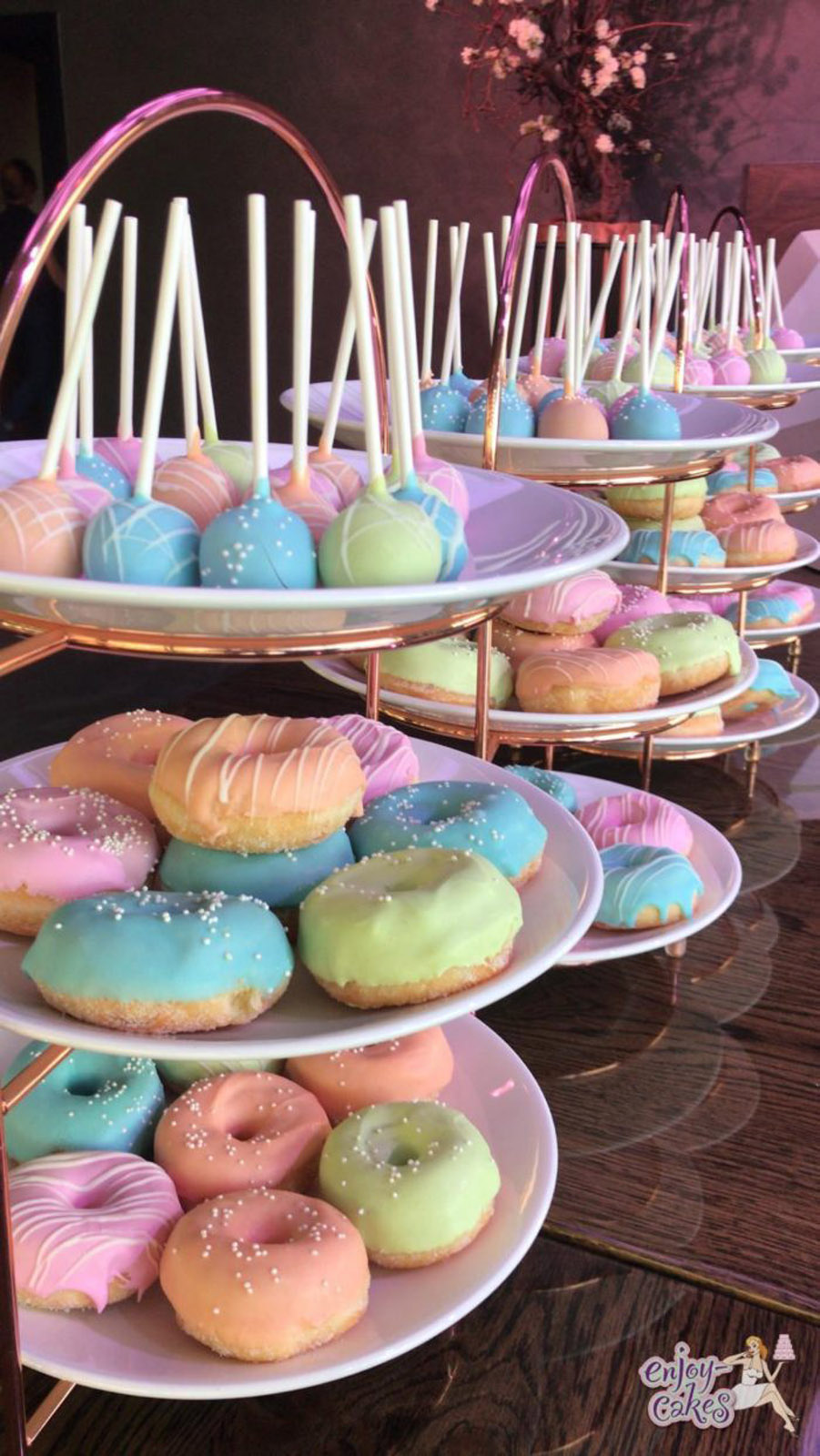 Cakepops en donuts in pastelkleuren