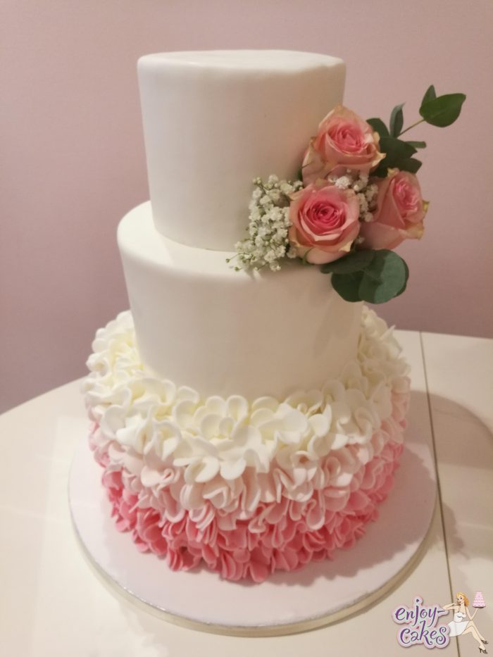 Pink ruffle weddingcake