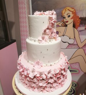 Flowerruffle weddingcake