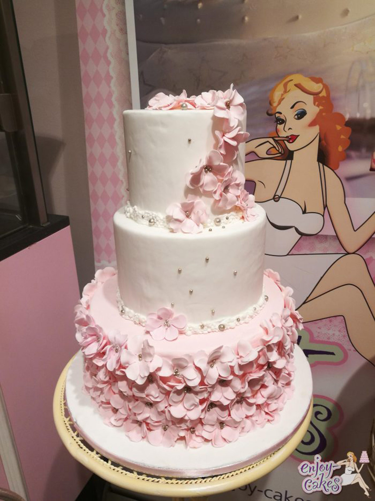 Flowerruffle weddingcake