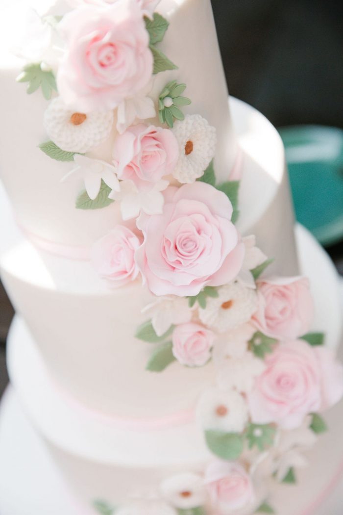 Romantic weddingcake gefotografeerd door fotografie SteefenSuus