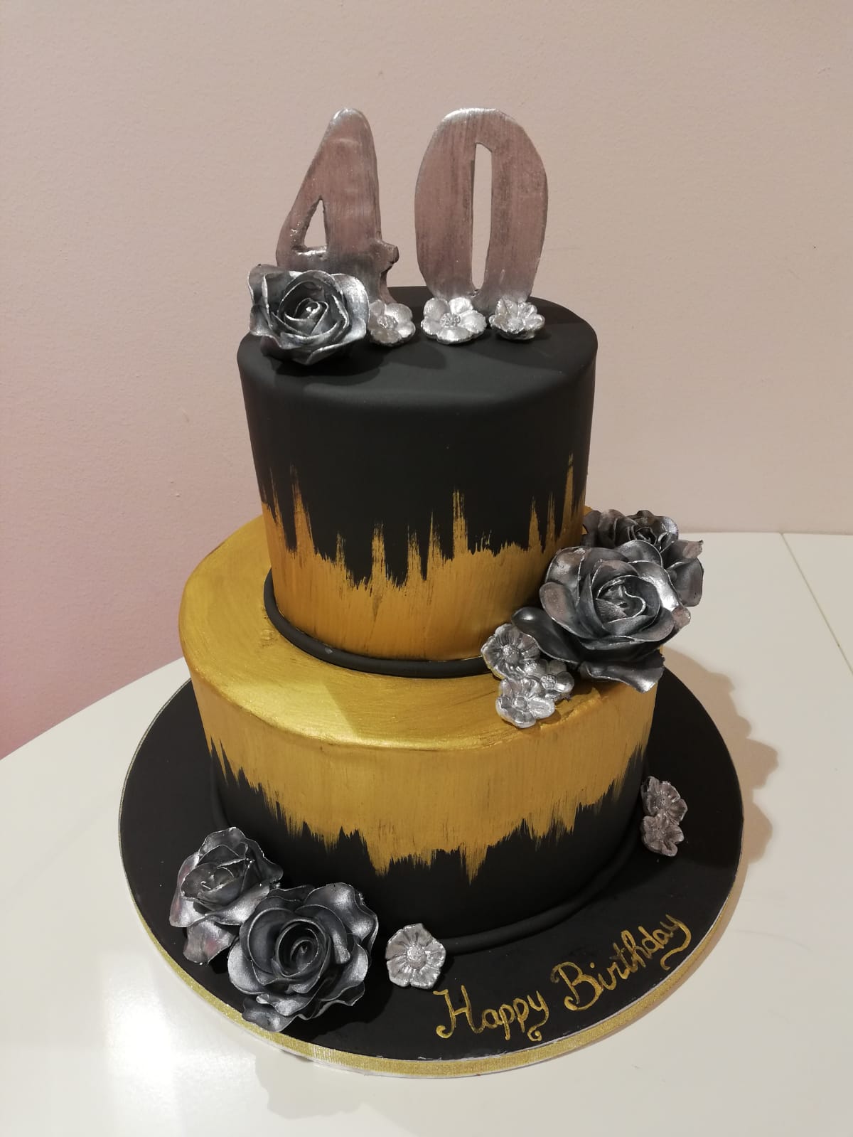 protest neef Groot Black, Gold and Silver Cake - Enjoy-Cakes