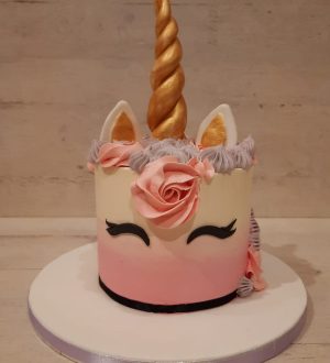 Pink unicorn cake