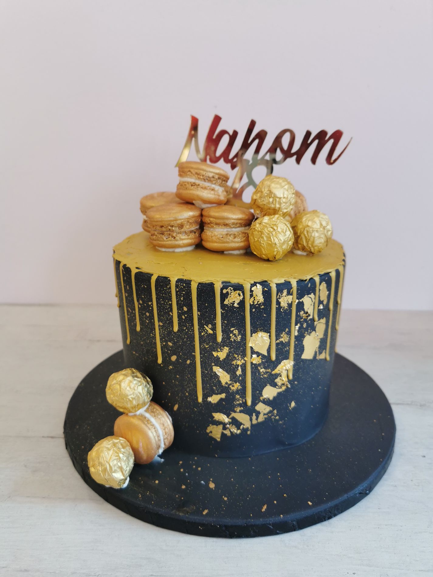 Rendezvous Integratie converteerbaar Black and gold cake - Enjoy-Cakes