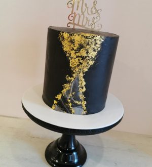 black and gold marble cake