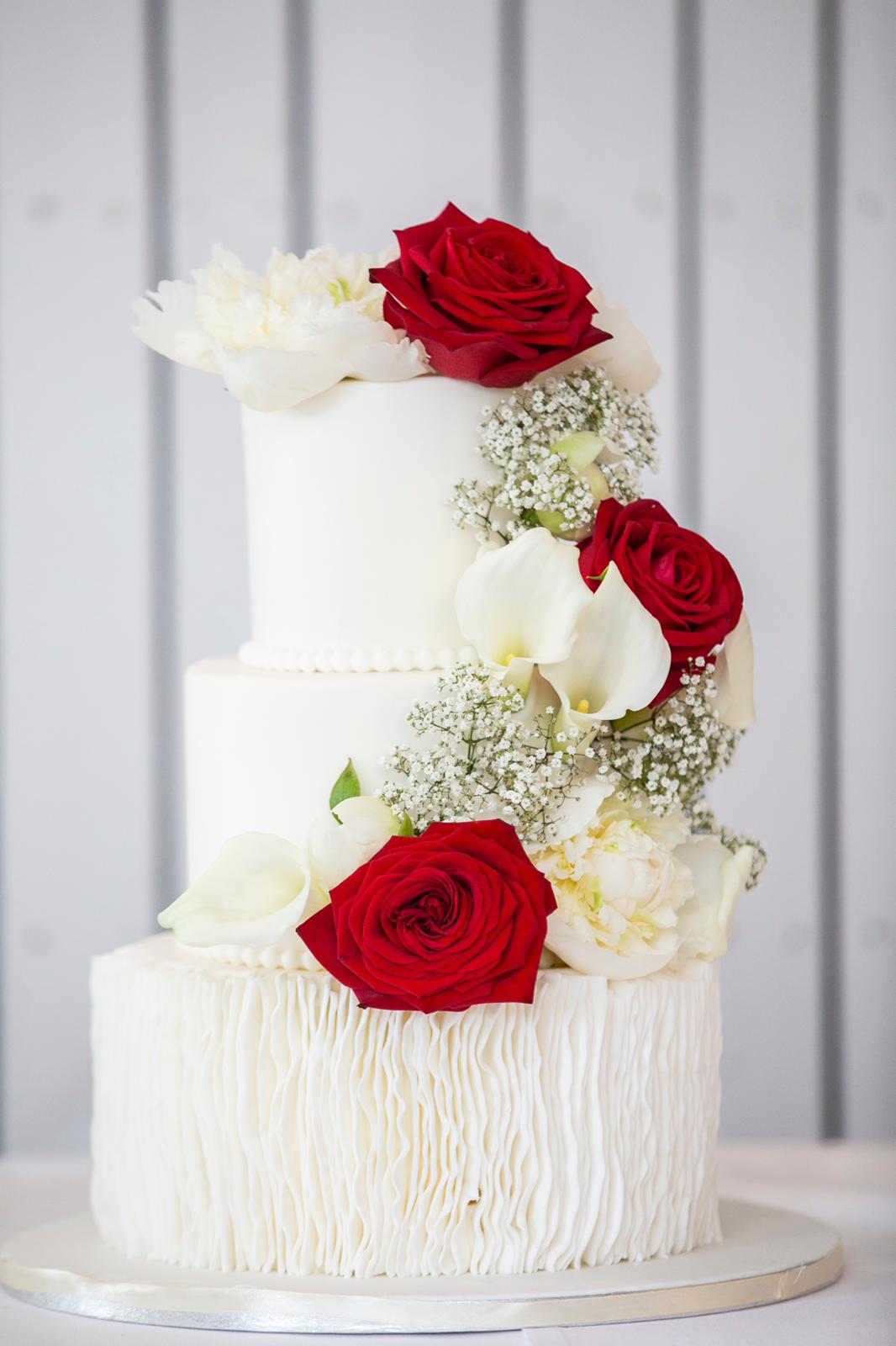 investering ballon delicaat Bruidstaart met een bloemenwaterval - Enjoy-Cakes