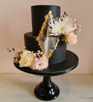 Black and gold weddingcake