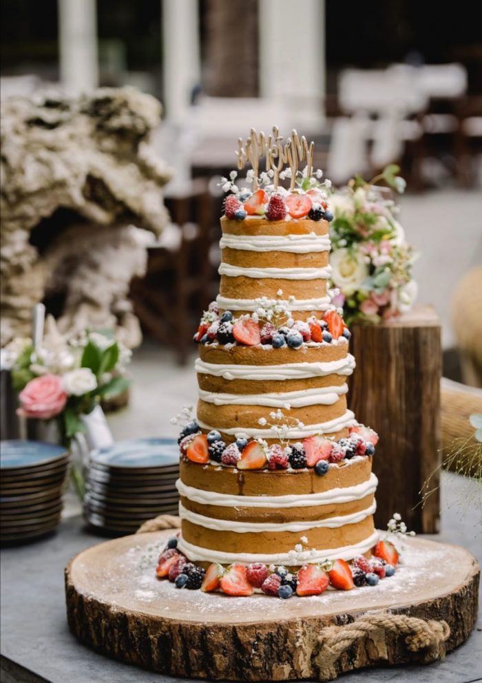 Naked Weddingcake met vers fruit