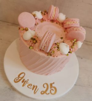 Pink macaron taart