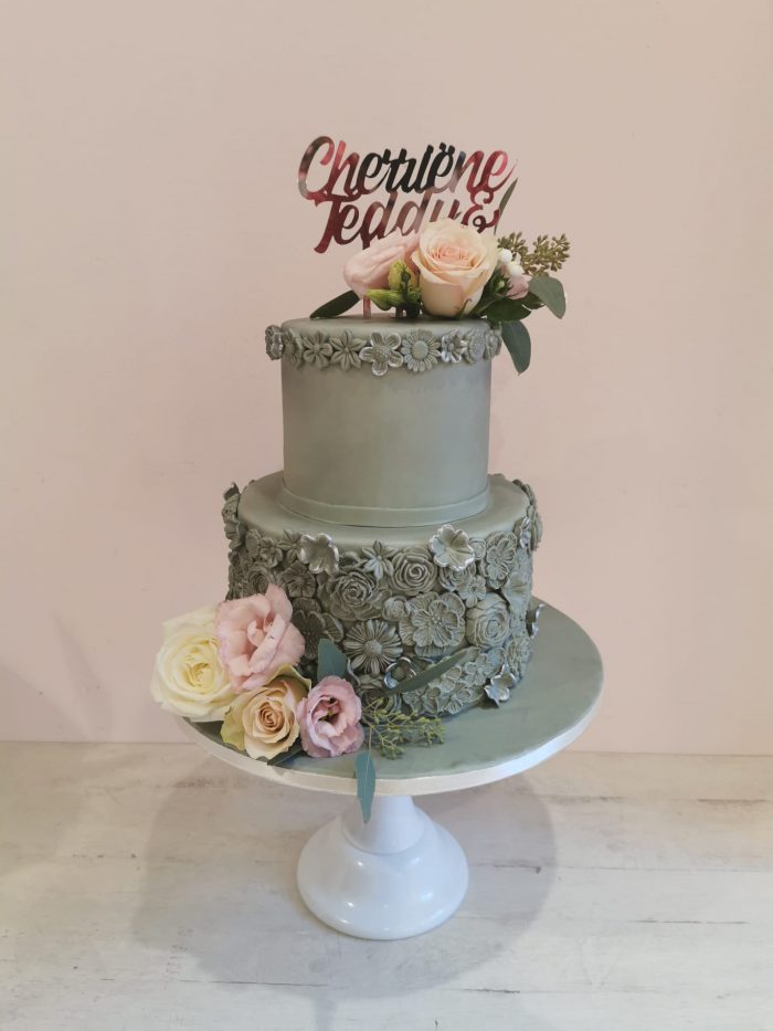 Green romantic weddingcake