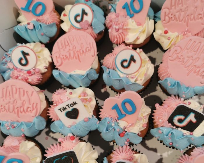 Tiktok verjaardag cupcakes