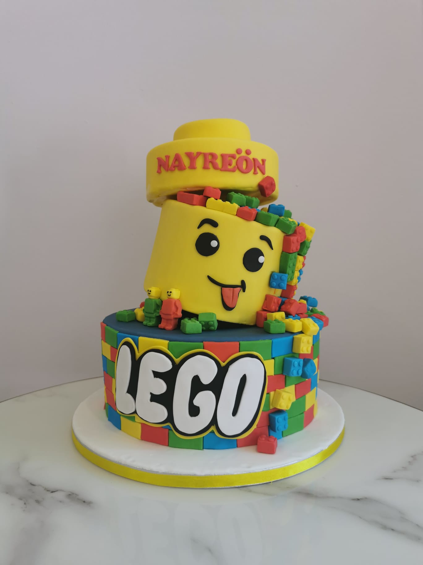 Arthur kleurstof Realistisch Scheve Lego taart - Enjoy-Cakes