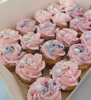 mini cupcakes met sprinkels