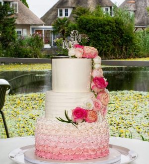 Pink flower weddingcake