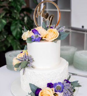 Fondant cake with fresh flowers