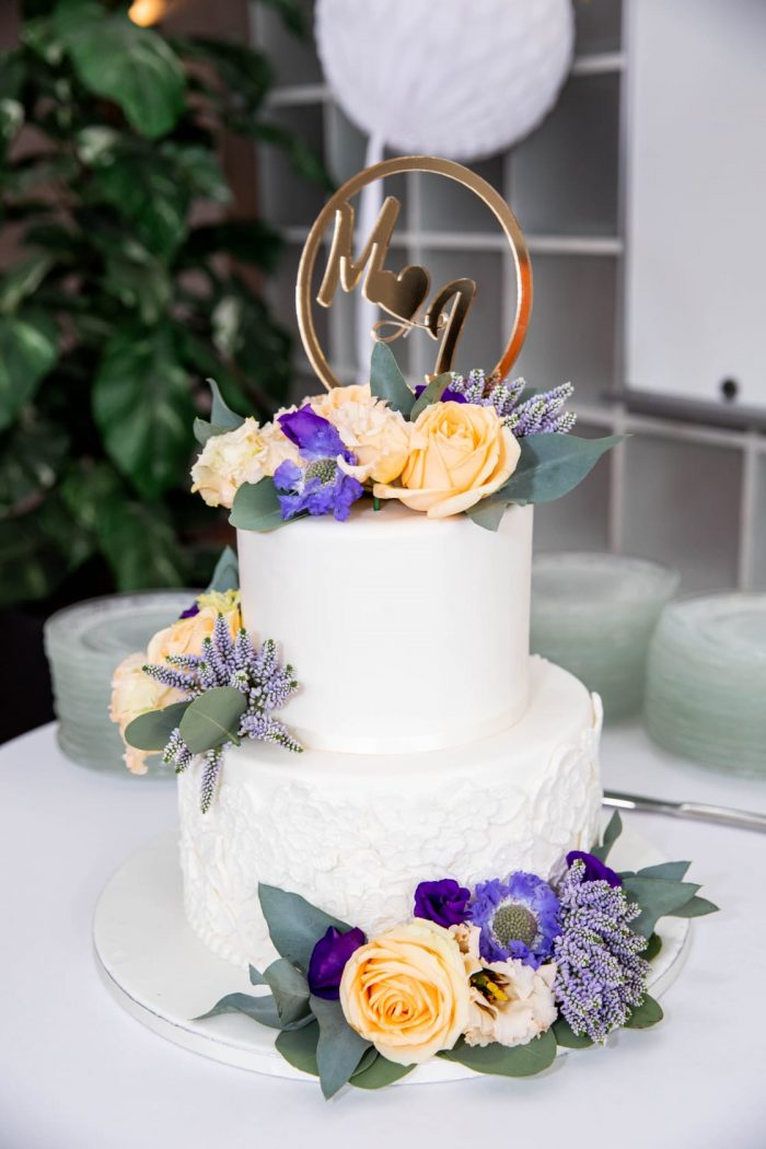 Fondant cake with fresh flowers