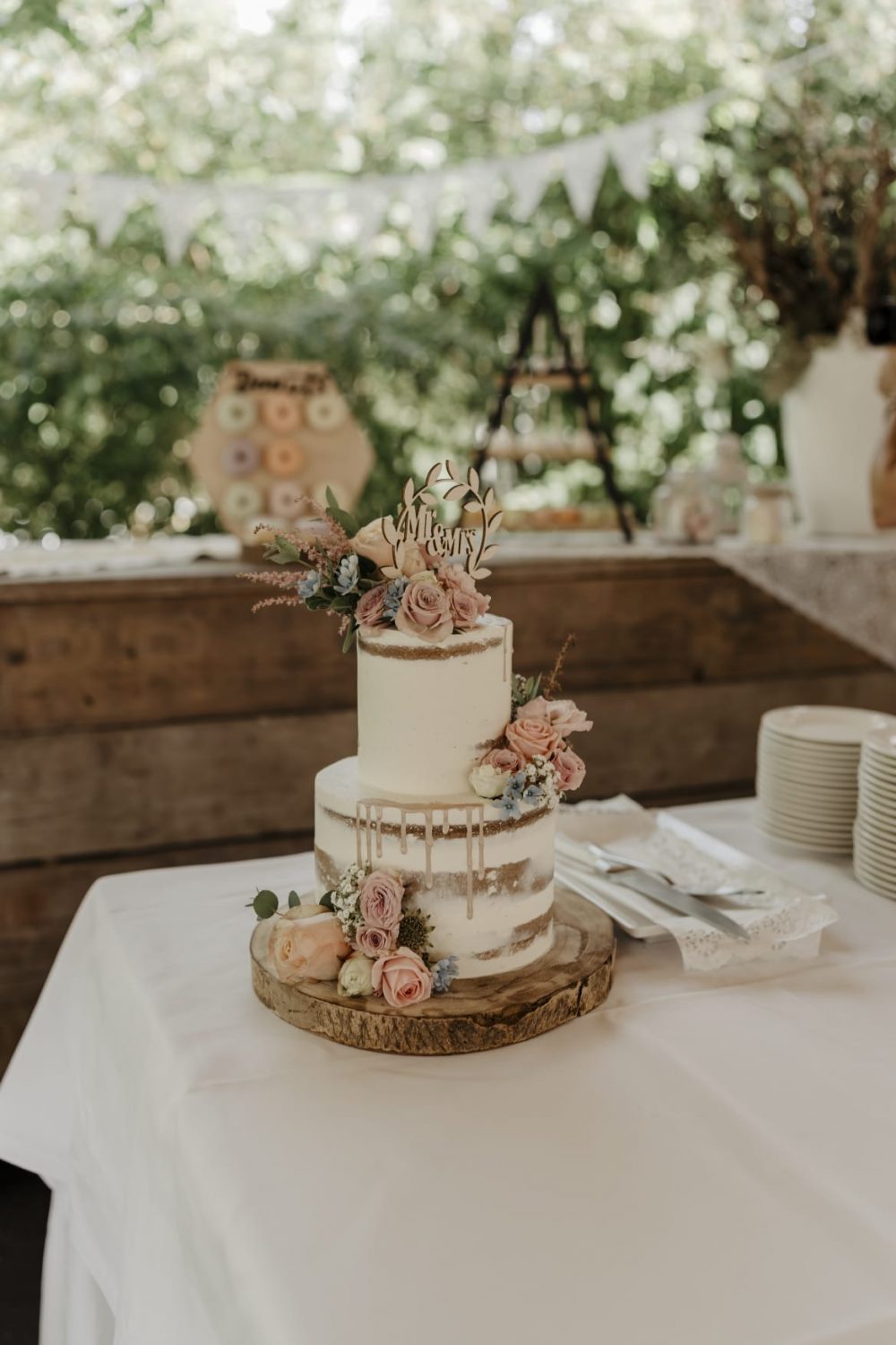 Semi naked rustic wedding cake - Enjoy-Cakes