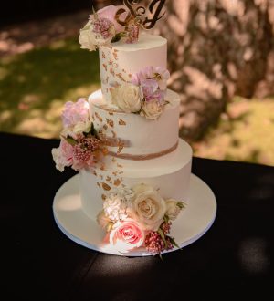 Semi naked cake with gold and flowers