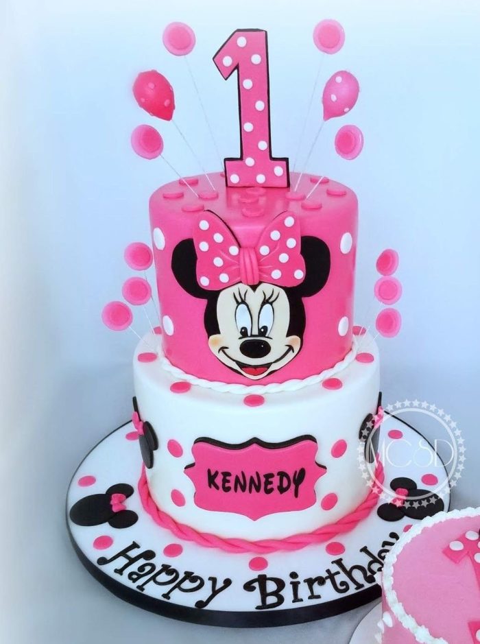 costum made minnie mousse taart