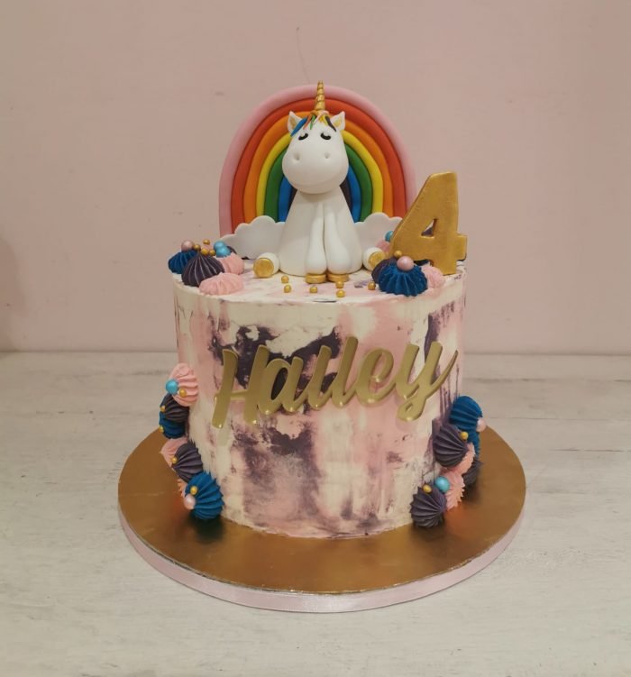 Unicorn regenboog creme taart