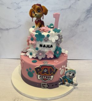 Paw patrol Sky met bloemen