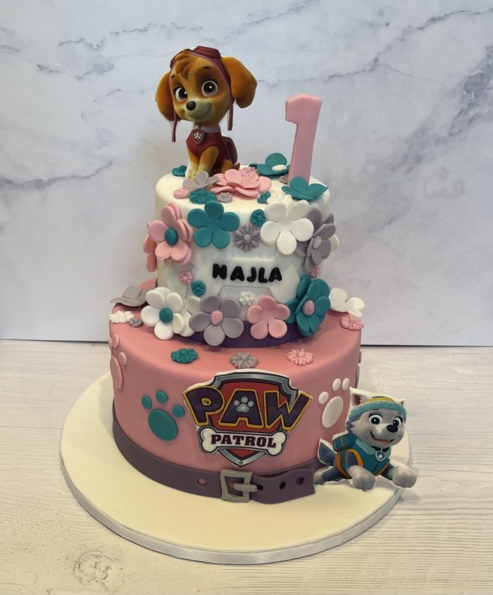 Paw patrol Sky met bloemen