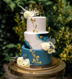 Watercolour blue and gold weddingcake Watercolour blue and gold weddingcake