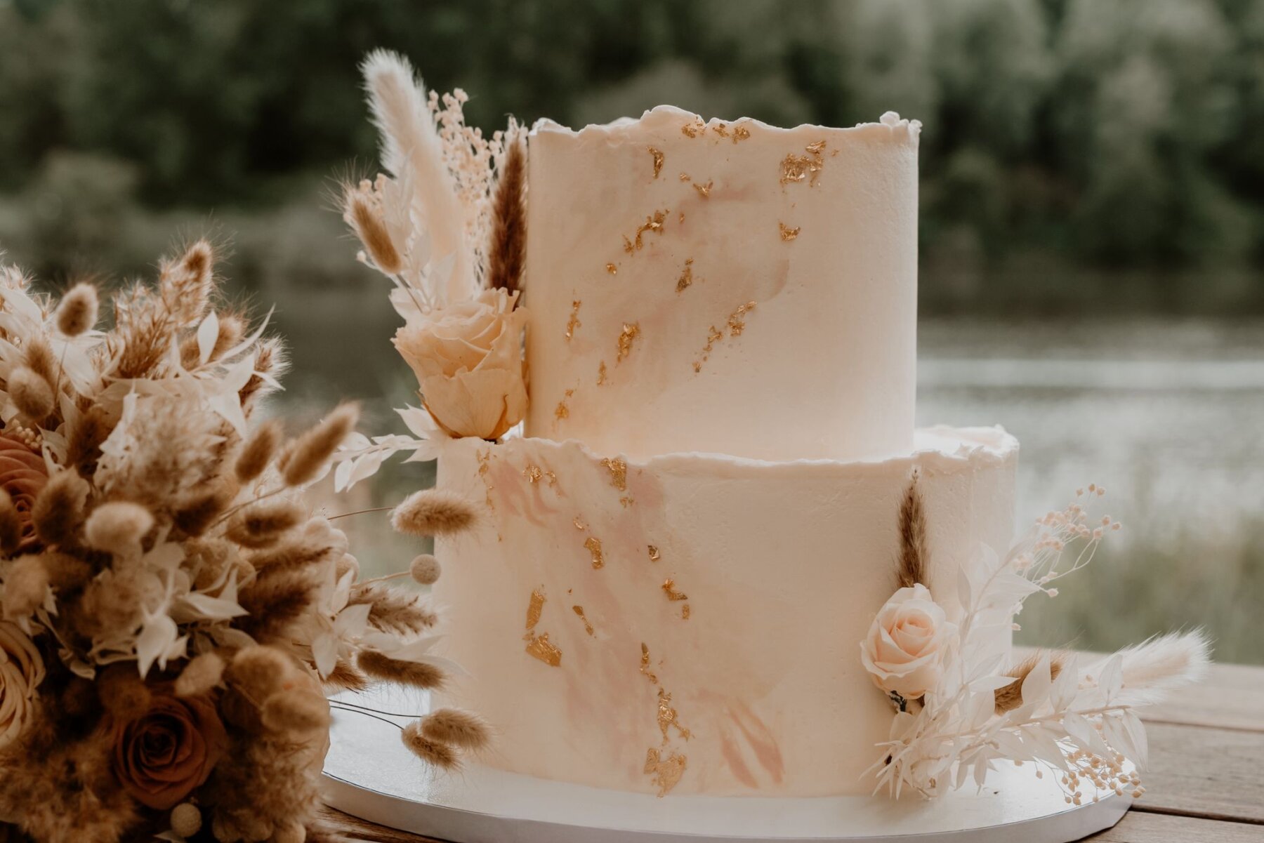 creme bloemen bruidstaart creme bloemen bruidstaart