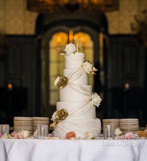 drapperie bruidstaart met gouden rozen drapperie bruidstaart met gouden rozen