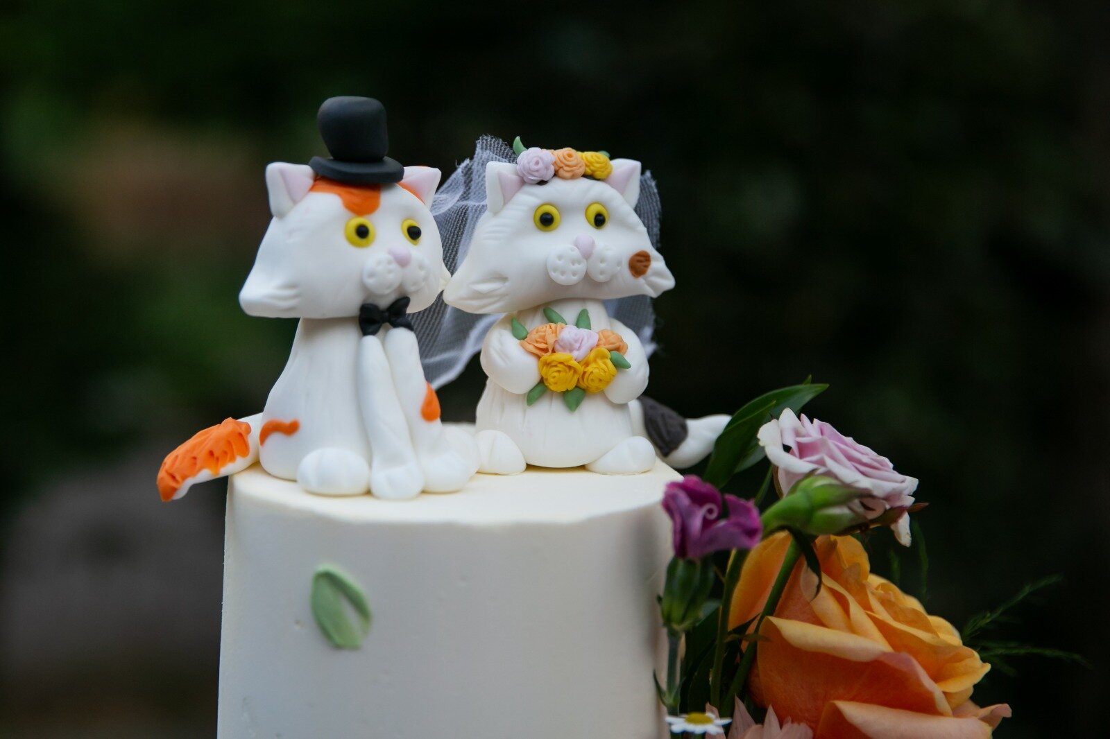 Romantische bruidstaart met katten bruidstopper Romantische bruidstaart met katten bruidstopper