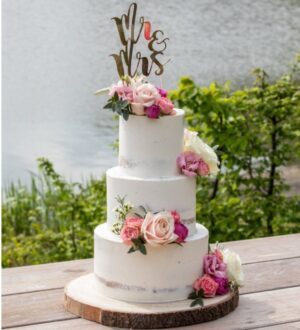 semi naked bruidstaart met roze bloemen semi naked bruidstaart met roze bloemen