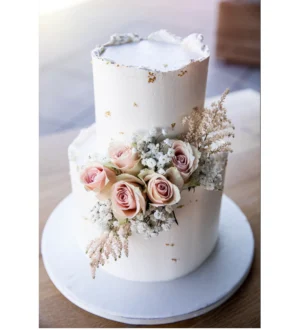 gekartelde creme bruidstaart met blush rozen gekartelde creme bruidstaart met blush rozen