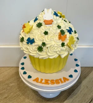 Kleurrijke konijntje giant cupcake Kleurrijke konijntje giant cupcake